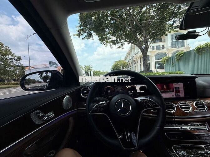 Mercedes Benz E Class 2023 E200 Exclusive - 6000km