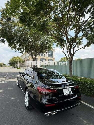 Mercedes Benz E Class 2023 E200 Exclusive - 6000km