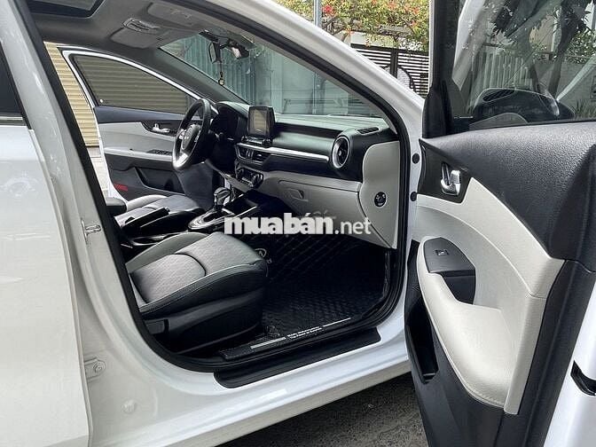 Cần bán lại Kia K3 Luxury 2021 xe còn rất mới