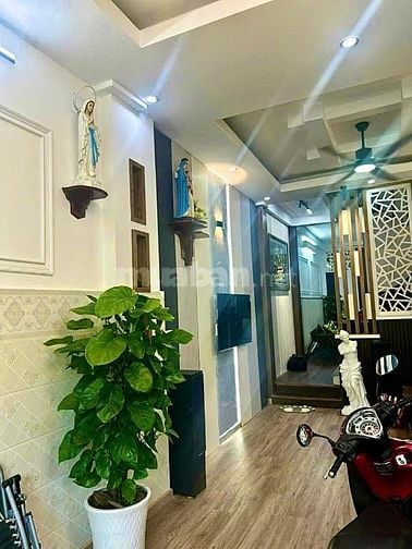 NHÀ ĐEP 3 LẦU - ĐỐI DIỆN CÔNG VIÊN - VIP KHU BÌNH PHÚ 