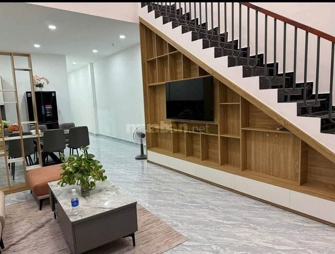 Bán nhà phố 100m2 đối diện chợ Bình Chánh, sổ riêng, KDC hiện hữu ngay