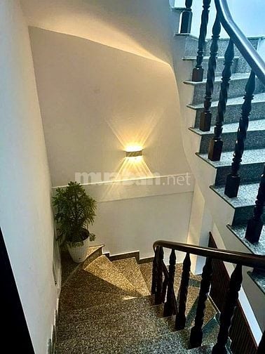 NHÀ ĐEP 3 LẦU - ĐỐI DIỆN CÔNG VIÊN - VIP KHU BÌNH PHÚ 