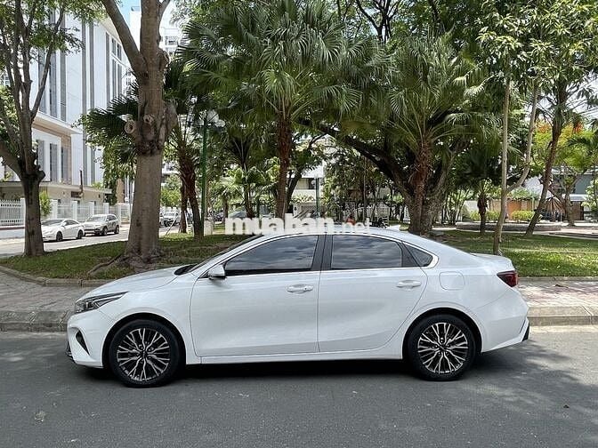 Cần bán lại Kia K3 Luxury 2021 xe còn rất mới