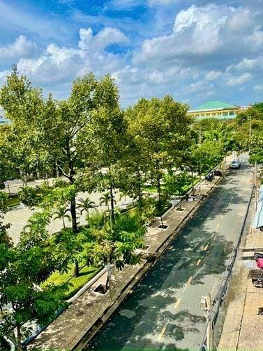 NHÀ ĐEP 3 LẦU - ĐỐI DIỆN CÔNG VIÊN - VIP KHU BÌNH PHÚ 