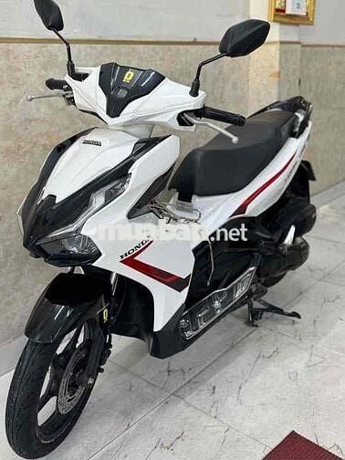 AB 125 đời 2022 màu trắng đỏ 43AH -027.36