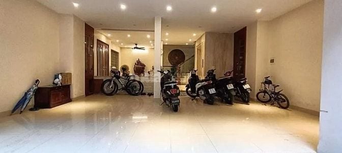 Nhà phố 8/3 - HBT - lô góc - oto -7 tầng thang máy -vừa ở vừa cho thuê