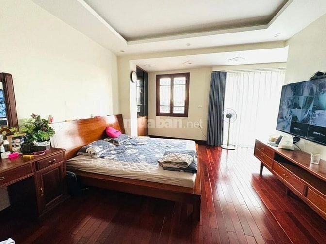 Nhà phố 8/3 - HBT - lô góc - oto -7 tầng thang máy -vừa ở vừa cho thuê