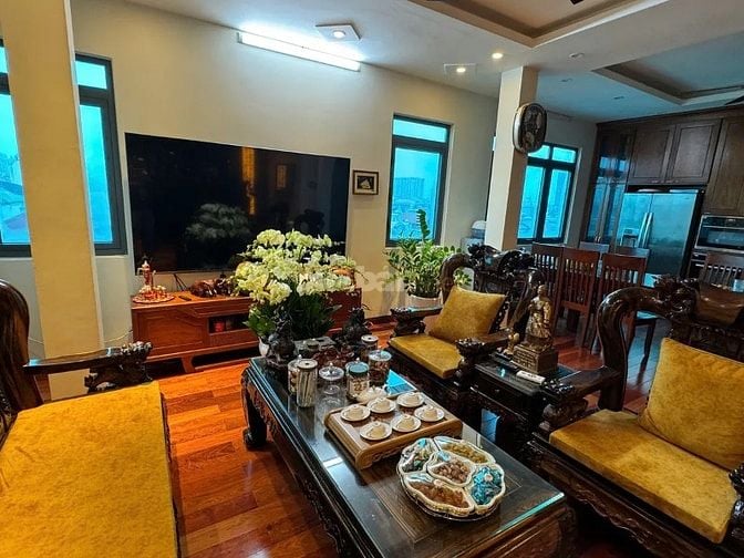 Nhà phố 8/3 - HBT - lô góc - oto -7 tầng thang máy -vừa ở vừa cho thuê