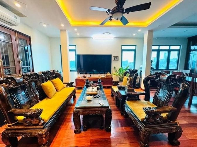 Nhà phố 8/3 - HBT - lô góc - oto -7 tầng thang máy -vừa ở vừa cho thuê