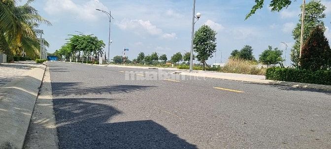 Đất Đường Nguyễn Hữu Trí Bình Chánh.  100m2 shr Thổ Cư Full 