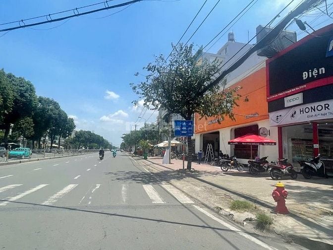 cho thuê góc 2mt đường tên lữa dt 12x20m , nhà 4 tấm giá thuê 100tr/th