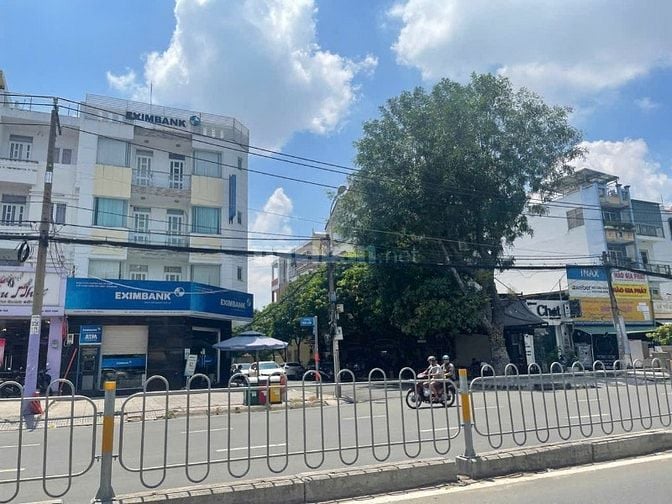 cho thuê góc 2mt đường tên lữa dt 12x20m , nhà 4 tấm giá thuê 100tr/th