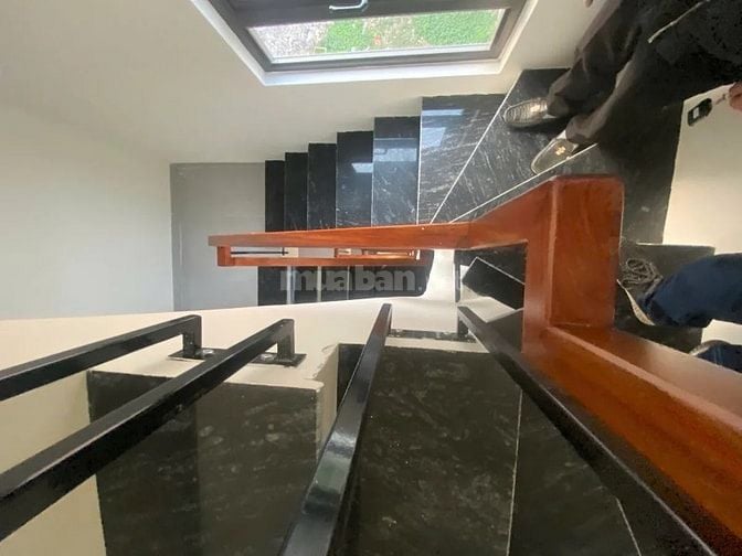 Bán nhà mới 6 tầng thang máy Ngọc Thuỵ ,40m2,ô tô vào nhà Giá 11,5 tỷ,