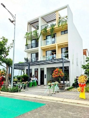 NHÀ PHỐ MỚI XÂY 1 Trệt 2 lầu. Giá 1 tỷ 800 triệu