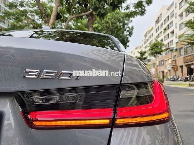 BMW 320i Sportline Model 2025 - 11000 km