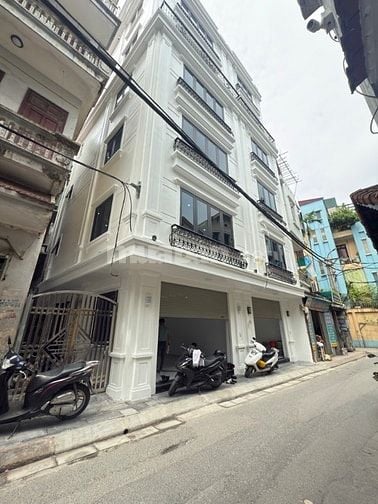 Nhà mặt Phố Đội Nhân Dt:41/5 tầng/ Mt:4,8m Thang máy 