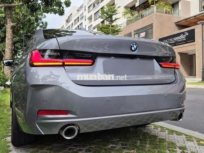 BMW 320i Sportline Model 2025 - 11000 km