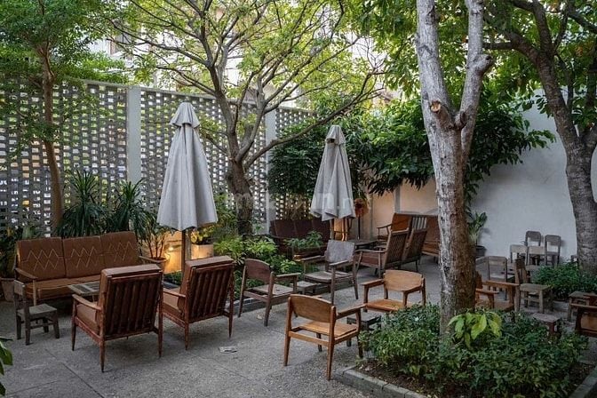 NHÀ SÂN VƯỜN TRUNG TÂM QUẬN 1 – MẶT BẰNG RỘNG 13M X 24M - GIÁ TỐT 