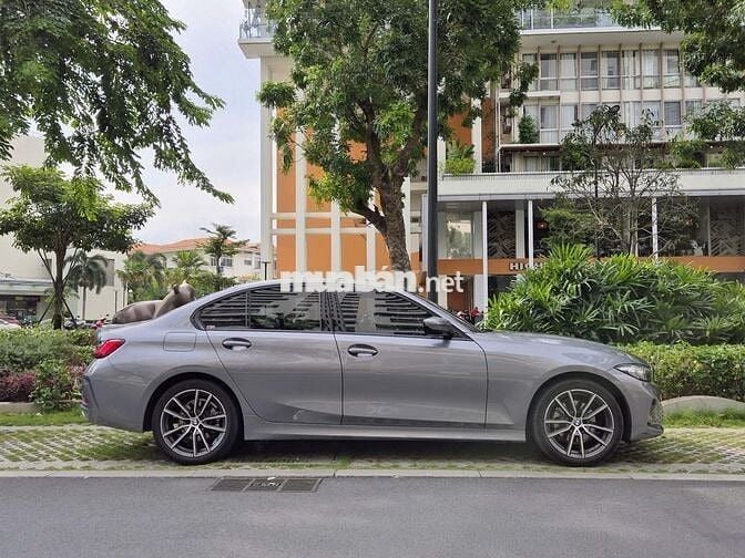 BMW 320i Sportline Model 2025 - 11000 km