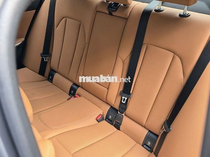 BMW 320i Sportline Model 2025 - 11000 km