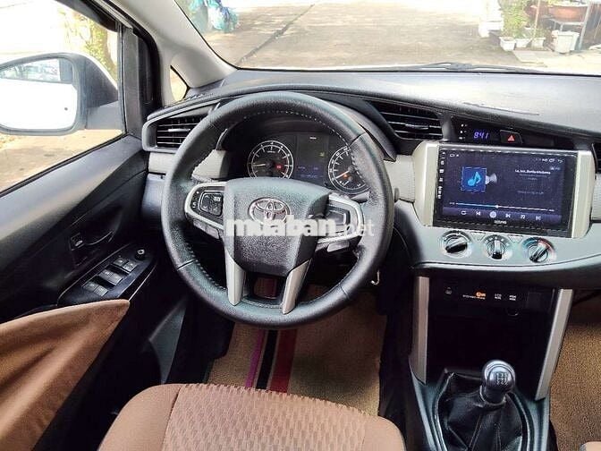 Toyota Innova 2017 2.0E số sàn