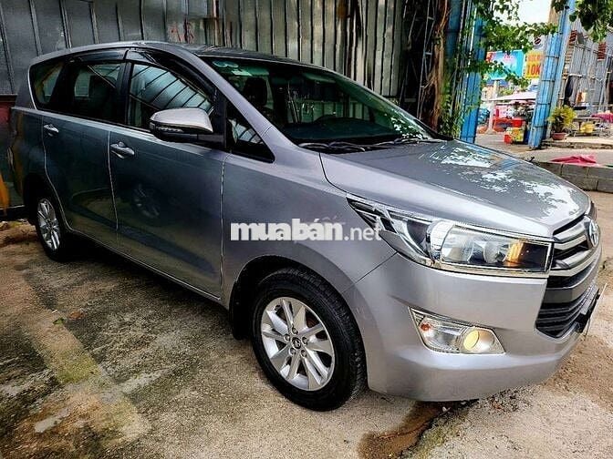 Toyota INNOVA 8 Chổ 2.0E_Sản Xuất 2018 MT Mới 98%