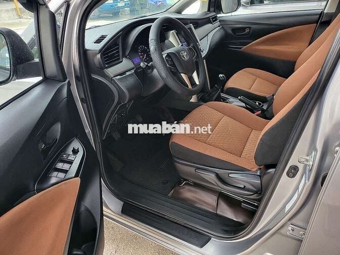 Toyota INNOVA 8 Chổ 2.0E_Sản Xuất 2018 MT Mới 98%