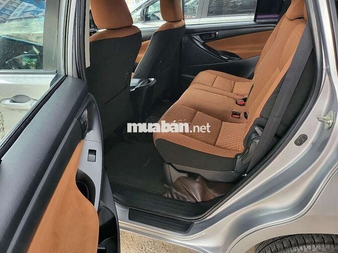 Toyota INNOVA 8 Chổ 2.0E_Sản Xuất 2018 MT Mới 98%