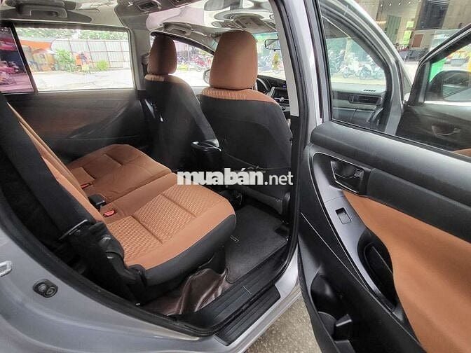 Toyota INNOVA 8 Chổ 2.0E_Sản Xuất 2018 MT Mới 98%