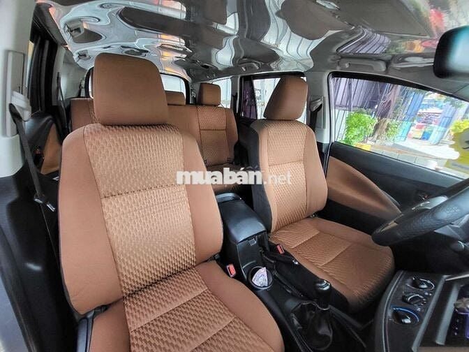 Toyota INNOVA 8 Chổ 2.0E_Sản Xuất 2018 MT Mới 98%