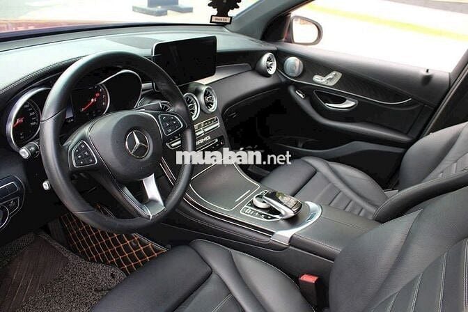 Mercedes Benz GLC300 2016 - Màu Đỏ Sang Trọng