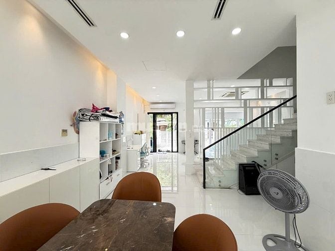 Hot! bán gấp biệt thự Hưng Thái, PMH,126m, 4 phòng, nhà mới, giá 34 tỷ