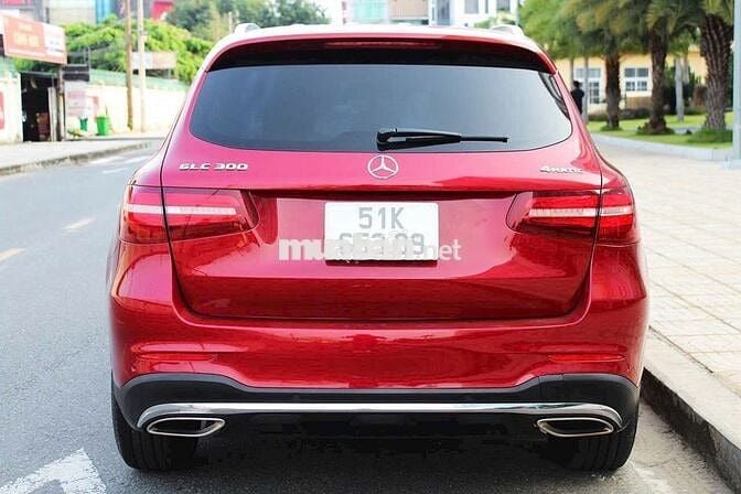 Mercedes Benz GLC300 2016 - Màu Đỏ Sang Trọng