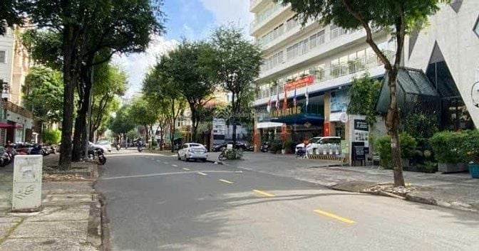 Bán đất biệt thự mặt đường Nguyễn Văn Thủ Quận 1 (1000m2) 950 tỷ