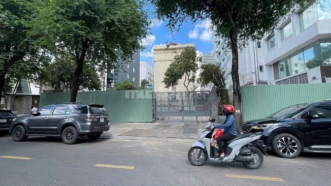 Bán đất biệt thự mặt đường Nguyễn Văn Thủ Quận 1 (1000m2) 950 tỷ
