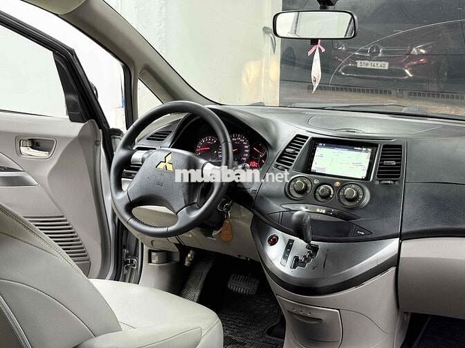 Mitsubishi Grandis 2005 2.4 AT - 99000 km