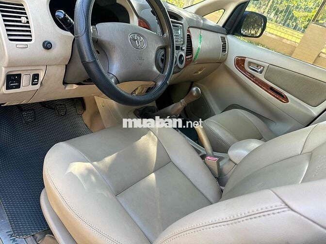 Toyota Innova 2008 G - 123456 km