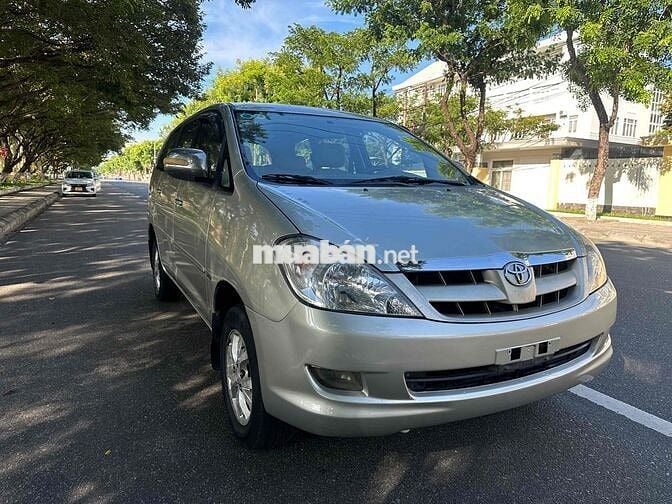 Toyota Innova 2008 G - 123456 km
