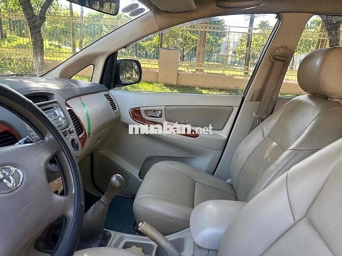 Toyota Innova 2008 G - 123456 km