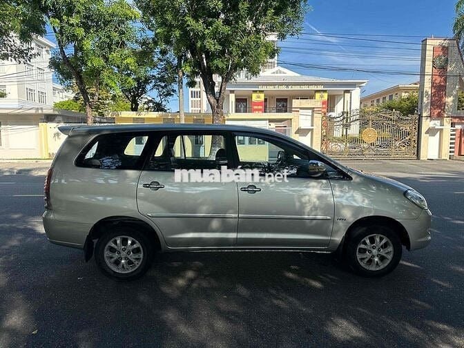 Toyota Innova 2008 G - 123456 km