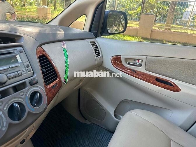 Toyota Innova 2008 G - 123456 km