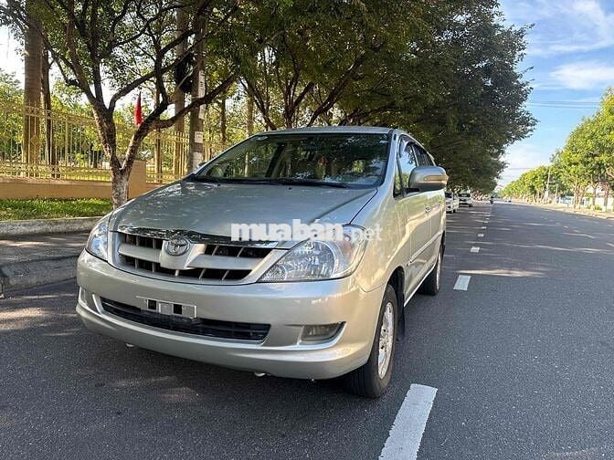 Toyota Innova 2008 G - 123456 km