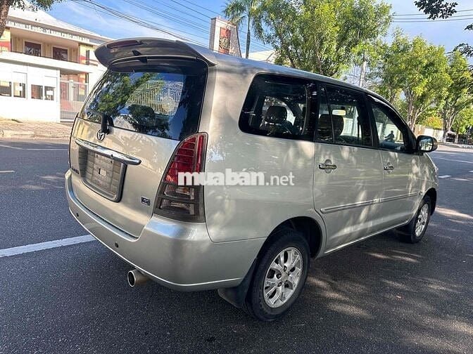 Toyota Innova 2008 G - 123456 km