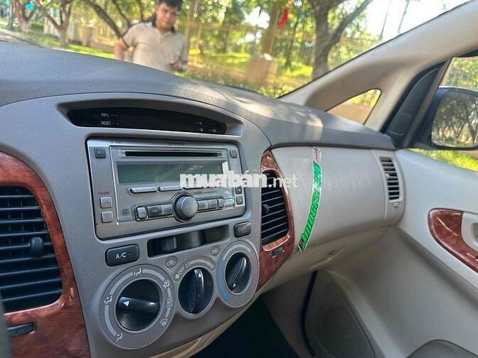 Toyota Innova 2008 G - 123456 km