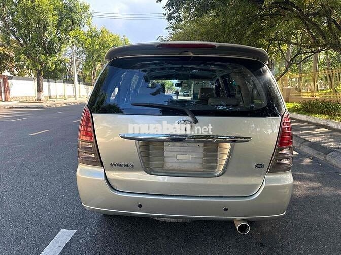 Toyota Innova 2008 G - 123456 km