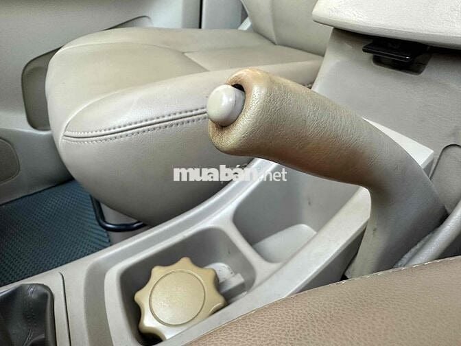 Toyota Innova 2008 G - 123456 km