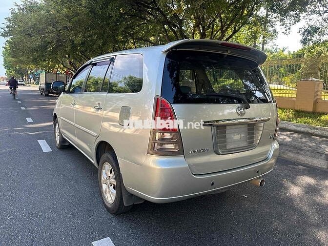 Toyota Innova 2008 G - 123456 km