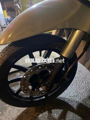 xe mới 90% xe hay bảo hành định kì,dàn áo mới