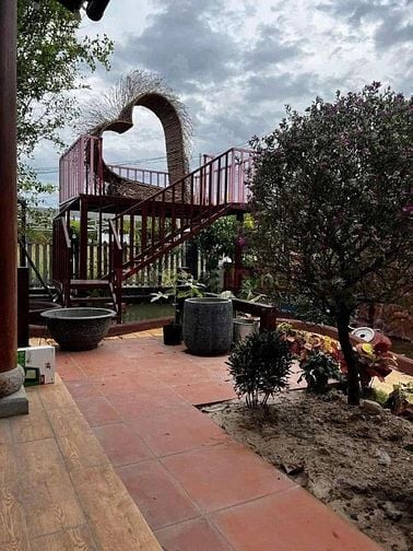 Cần bán đất tặng căn nhà gỗ sịn sò,view đẹp góc 2 măt tiền đường 