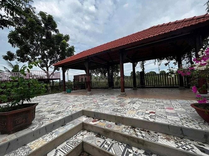 Cần bán đất tặng căn nhà gỗ sịn sò,view đẹp góc 2 măt tiền đường 